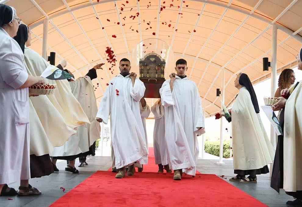 ذخائر القدّيسة تريزيا الطفل يسوع في زيارة تاريخية إلى لبنان في مئوية إعلان قداستها