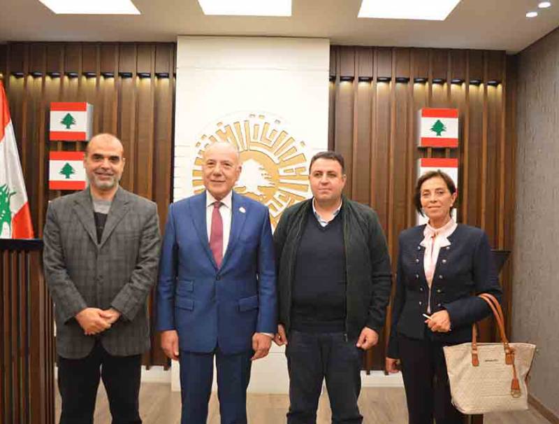 دبوسي يستقبل وفدا من مركز إشراق للدراسات..