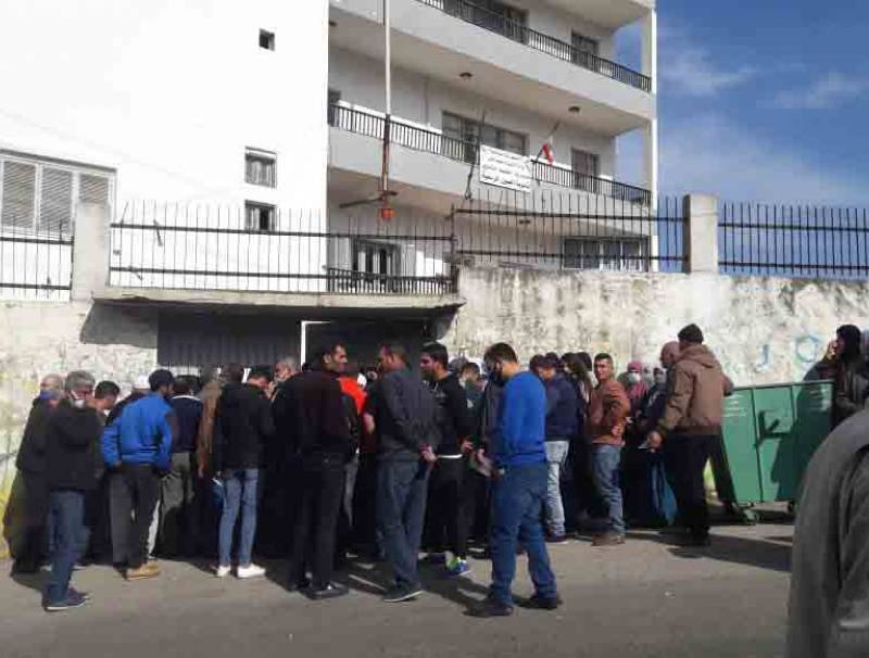 الجيش يسلم مساعدات مالية في الجومة