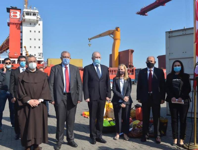 فهمي تسلم هبة بمليون دولار من ليبانون سترونغ والحكومة الكندية الى الدفاع المدني وأفواج الإطفاء
