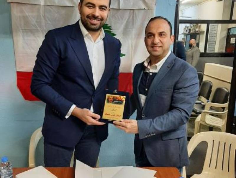 الرئيس الحريري منح الرباع عليوان درع الرفيق
