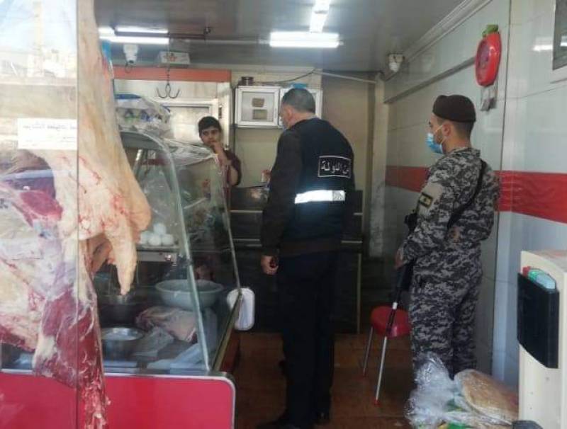 مراقبو حماية المستهلك جالوا في محال بيع اللحوم في حلبا وشددوا على التقيد بالشروط الصحية