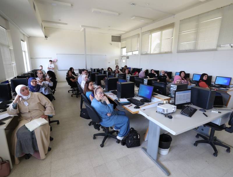"جامعة رفيق الحريري تدمج الذكاء الاصطناعي بالإرشاد التربوي"