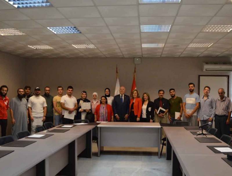 توزيع شهادات المشاركة على 20 متدرب ومتدربة على تنسيق وصيانة الحدائق والوسطيات في مدينة طرابلس.