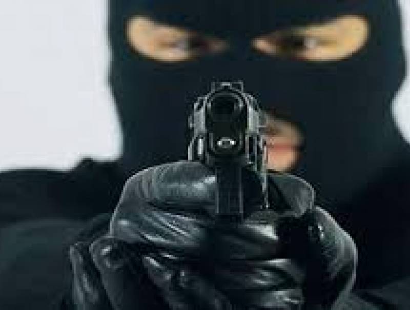 مسلحون سلبوا 3 أشخاص هواتفهم وأموالا في طليا بعلبك