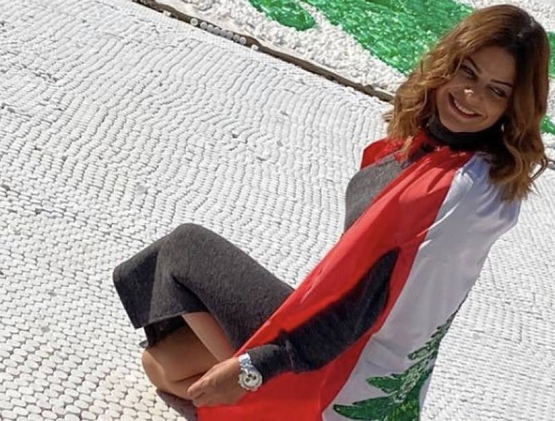  كارولين تدخل كتاب “غينيس” رافعةً علماً لبنانياً من 300 متر